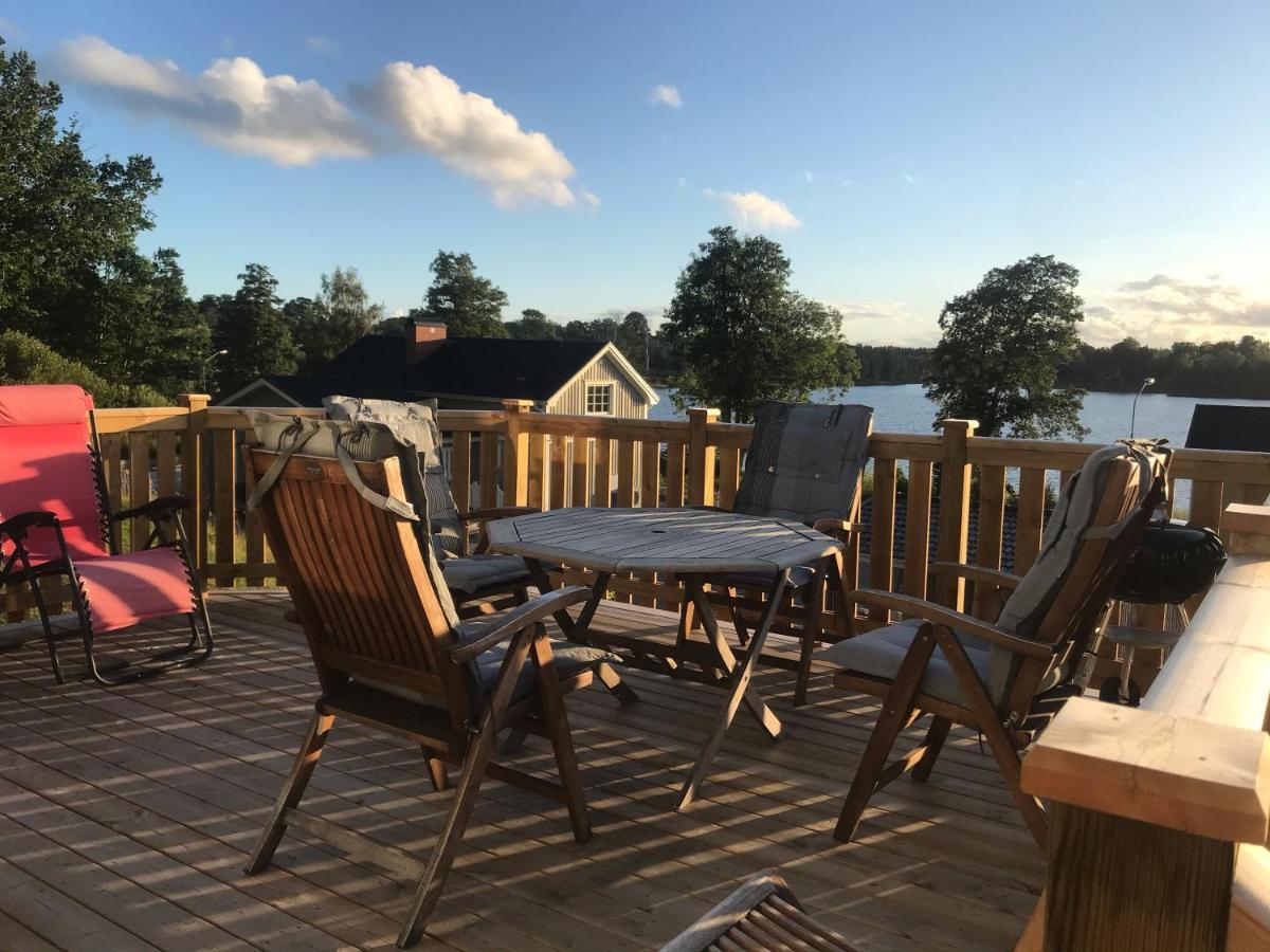 Vaelutrustad Stuga Med Vacker Sjoeutsikt Urshult 外观 照片
